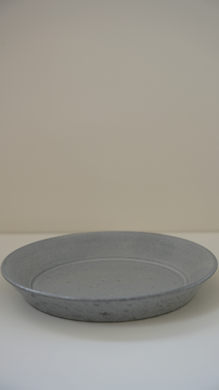 Kyung-Teller Glänzend perlgrau – H 2,9 ø 19,1 cm – Keramik
