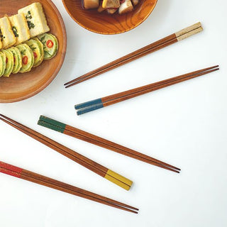Green lacquered wooden chopsticks